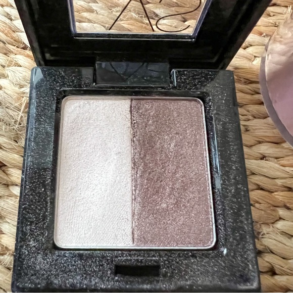 Victoria’s Secret makeup Eyeshadow/Cheek Blush/Illuminator Makeup Bundle - Picture 4 of 8